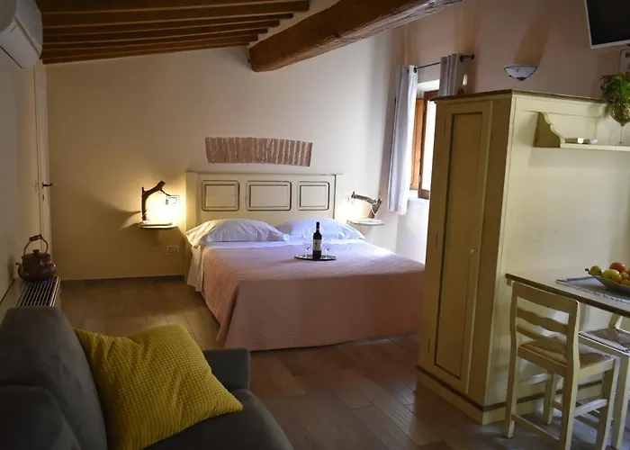 Piazzetta Del Buonumore ゲストハウス Montepulciano Stazione