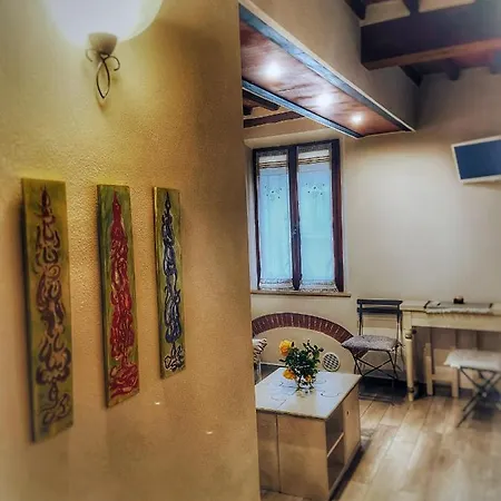 Piazzetta Del Buonumore * Montepulciano Stazione